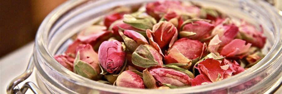 Jar of floral herbs - 5 best herbs for skin