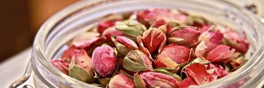 Jar of floral herbs - 5 best herbs for skin