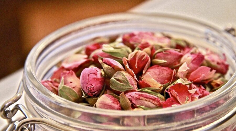 Jar of floral herbs - 5 best herbs for skin